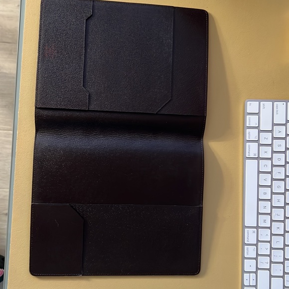 Louis Vuitton Desk Agenda - Picture 11 of 14